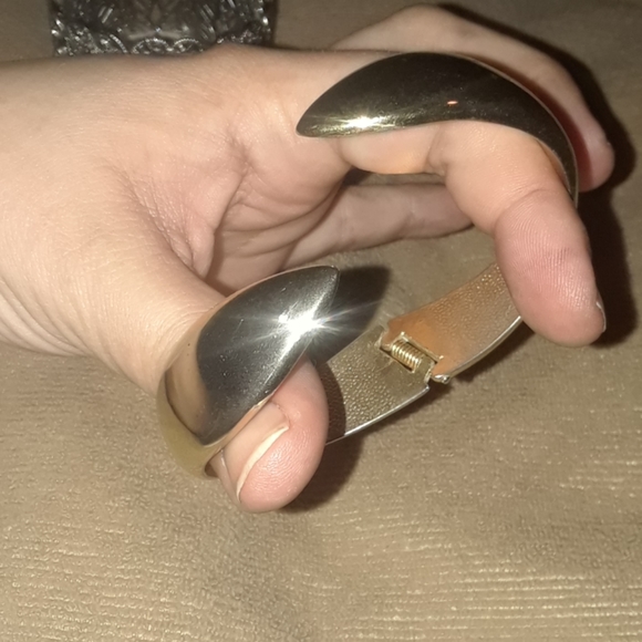 2 Beautiful Bracelets - Picture 4 of 6